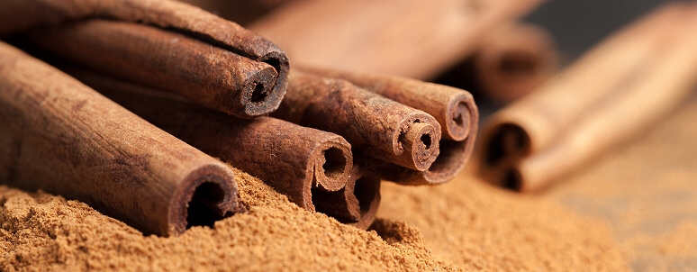 Whole cinnamon sticks and milled cinnamon